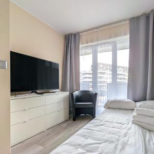 Jagodno Comfort Apartment by BookingHost