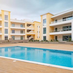 Adega Deluxe | Near Marina, Pool & Parking