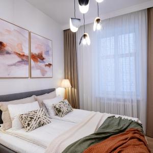 Bright & Modern Apartment in Historic Raina Blvd Building I Near Park & Old Town