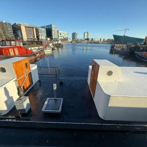 Houseboat-Amsterdam-Classic