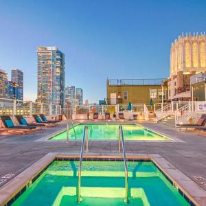 Modern Loft 1BR in Downtown LA!