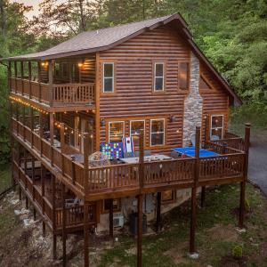 Indoor Pool, Ping pong, Karaoke, Theater, Hot tub