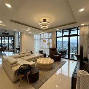 Cozy Modern 3BR Penthouse near Burnham with AC Wifi Netflix