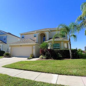 Overlooking The Golf Course, Spacious Interior!