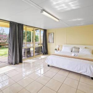 Private King Bed, Walk To Beenleigh Village&Museum Bedroom3