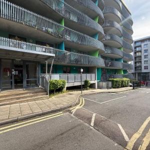 Homey and Secure apartment - Wembley Stadium!