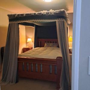 In Remuera with free street carpark, handy close to cuisine restaurant and public transportation