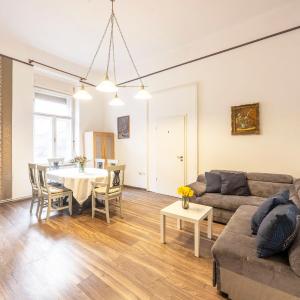 Spacious n' Cozy 5BEDROOM Apartment on Teréz Boulevard