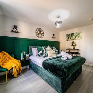 Luxurious & Spacious 3-BR Free Parking Balcony