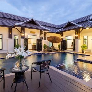 Modern Lanna Style Grand Pool Villa