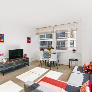 Modern 2BR Apartment with Lift Access Prime Central London Location