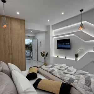 Stylish Athens Base near Acropolis & Metro