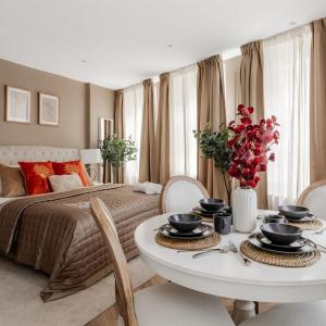 Regents Street's Superb Studios!