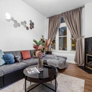 Majestic 2 BR in Knightsbridge KB70