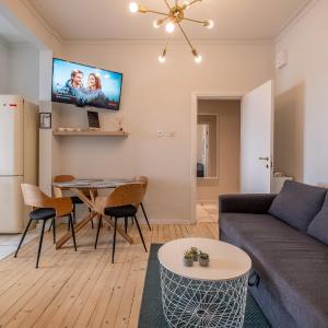 Spacious & Central 2BR with Terrace, Cozy & Modern by Flat Mаnager