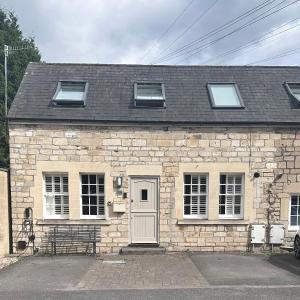 Bath Central Free Parking One Double Ensuite Room in Historical Mews Cottage