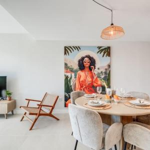 Ultimate Rentals - Stylish Apartment with Great Views in Aranya
