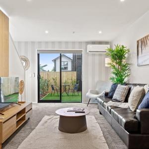 Tasteful Auckland 2 Bed 1 Bath