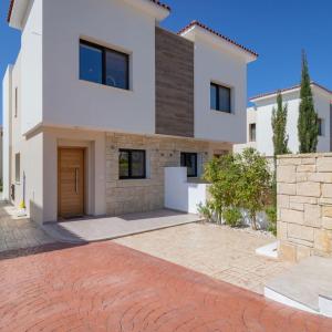 Townhouse Chamomile - 2BR Coastal Retreat near Coralia Beach