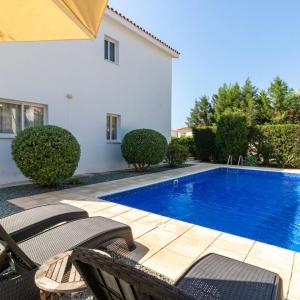 Villa Love - 3BR Romantic Retreat near Coral Bay Beach