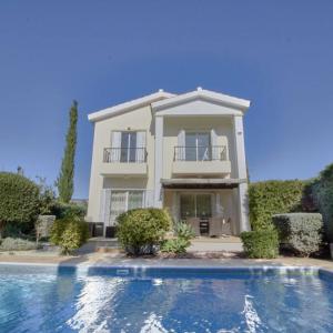 Villa Persifonia - 3BR Family Retreat near Coral Bay Beach