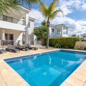 Villa Matheos - Elegant 3-BR Retreat near Coralia Beach