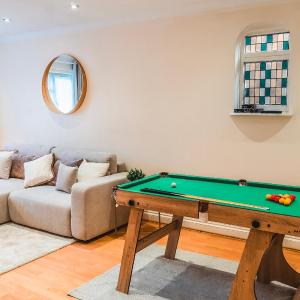 Cosy 2 Bed Flat in Wembley with Driveway
