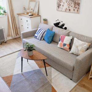 Cozy 2-Bedroom Detached Home No-7