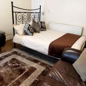 Apartment, Female and Children only