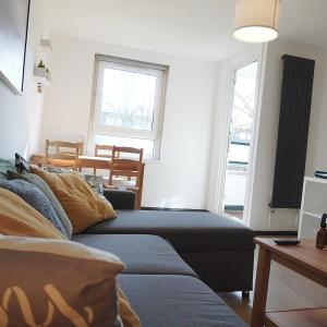 Abbey Road 4 Bed Home - Garden, Parking, Sleeps 11