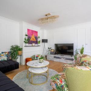 City Centre House - 5 bedrooms - sleeps 9 - parking