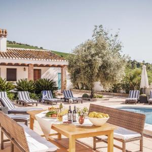 Cortijo Cantares by Rosas Cantares