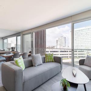 Oceanview 3 BR condo, rooftop pool&jacuzzi, beach!