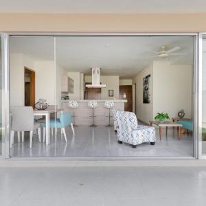 Large apartment with pool and terrace!