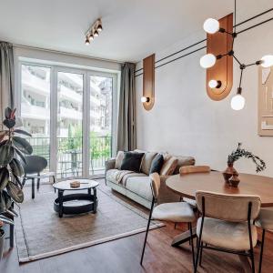 Rosales - 1 bedroom and balcony in Santo António