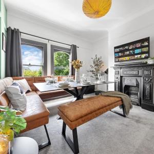 Stylish 3Bed 2Bathroom Flat - 4 mins to Tube