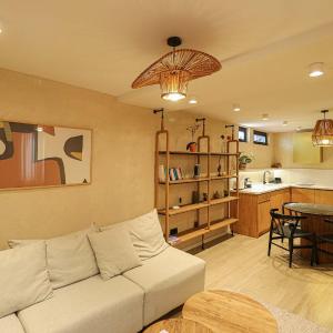 Newly Designed 2BR Apartment In Center-By Wehost