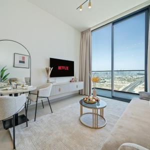 Modern JVC Apartment Views of Marina Skylines