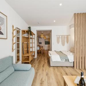 Gemütliches 2 Zimmer Ambient Apartment mit Queensize-Bett , Etagenbett& Schlafsofa in Alsternähe