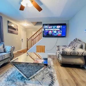 Your Beautiful 4 Bedrooms Home Away From Home!