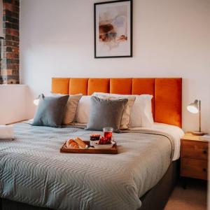 Spacious 2-Bed Home - Sleeps 6, Parking & Ultra-Fast Wi-Fi