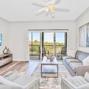 Modern 2BR Condo w Private Patio 7min to Disney