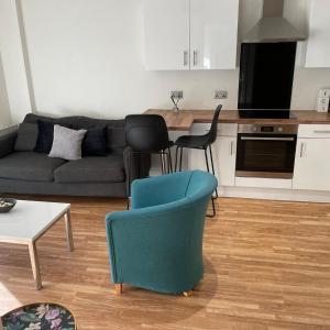LUX 1 bed and water view