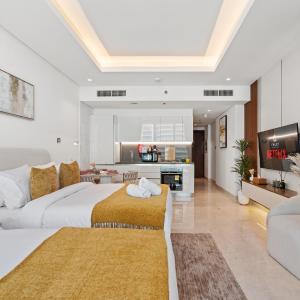LUX New Studio With 2 Double Beds in Downtown Dubai, Pool View, Free Parking