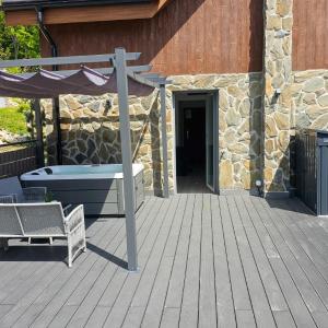 Aparts4U - Kras Resort Apartament C209 z prywatnym jacuzzi i tarasem