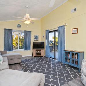 Paws 'N Relax - Oak Island Accommodations