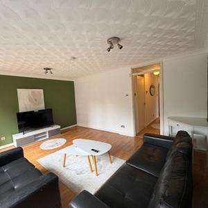 Flat by the Shard & Tower Bridge