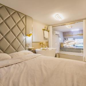 Shanghai Stylish Loft near Riverside Smart Home & Bathtub 上海精装复式公寓近黄浦江