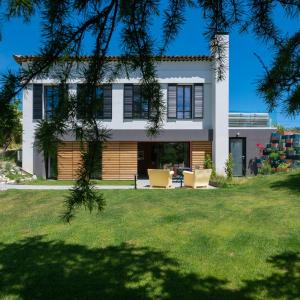 Sea View Villa In The Hills Of Nice