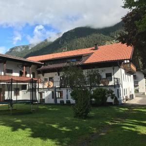 Herzlich Willkommen auf der Pony-Ziegen-Hasen-Ranch - b62227